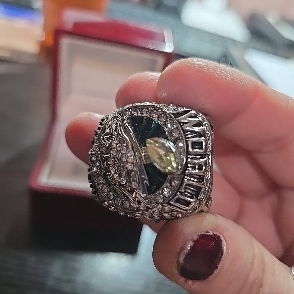 Eagles Championship ring rep. - Picture 6 of 16